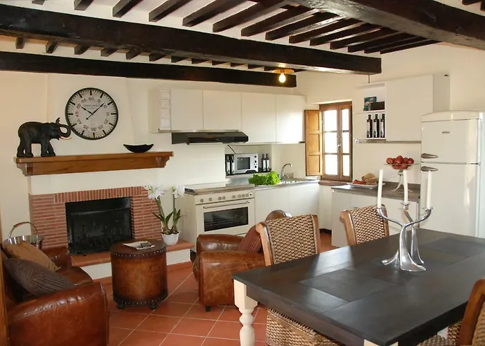 アパート Il Riccio-casale Panoramico Con Piscina In Versilia マッサローザ